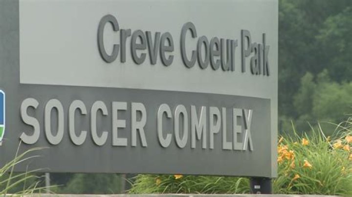 Are dogs allowed in Creve Coeur park?
