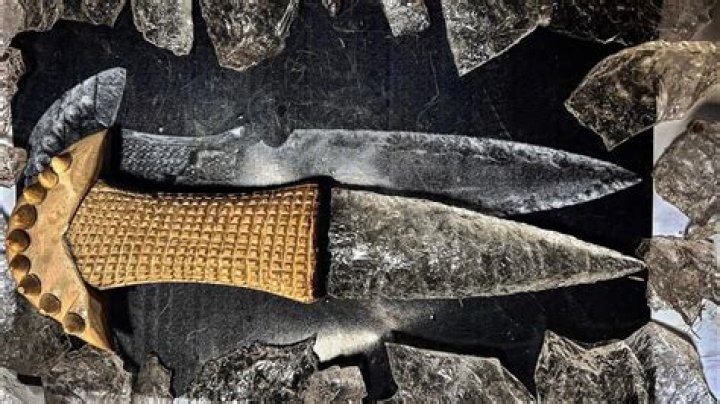 Are iron daggers The best way to level smithing?