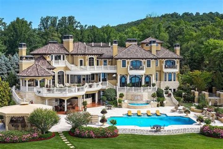 Are listed houses more expensive to insure?