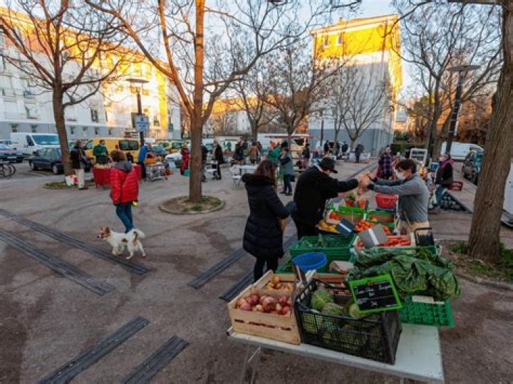 Are there open air markets in Spain?