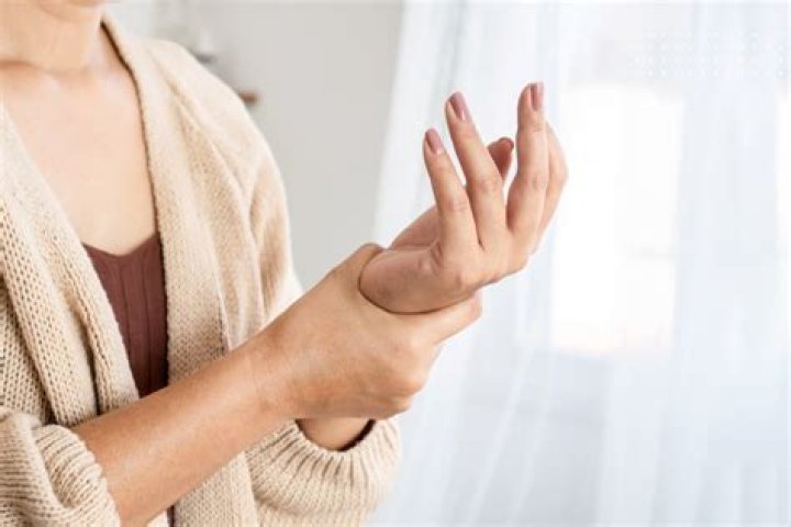 Can too much sugar make your hands go numb?