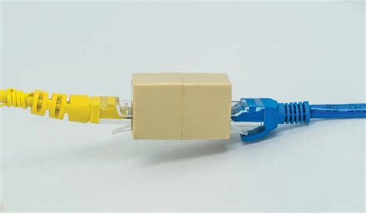Can you connect two Internet cables together?