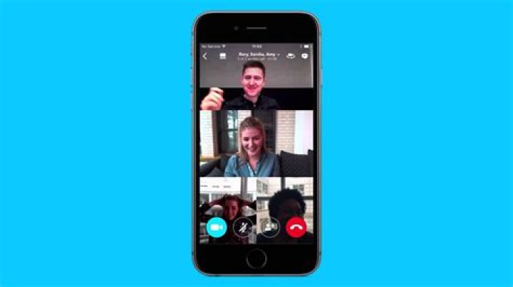 Can you do group calls on Skype mobile?