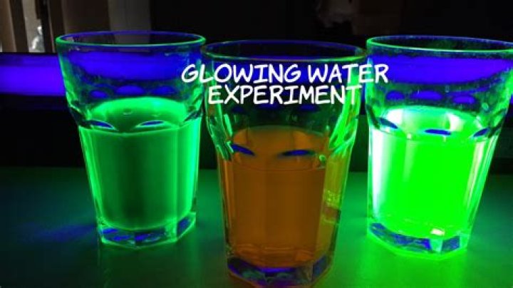 Can you put glow stick liquid in water?