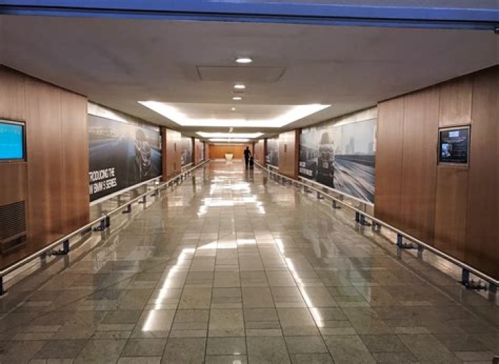 Can you walk from Sofitel to T5?