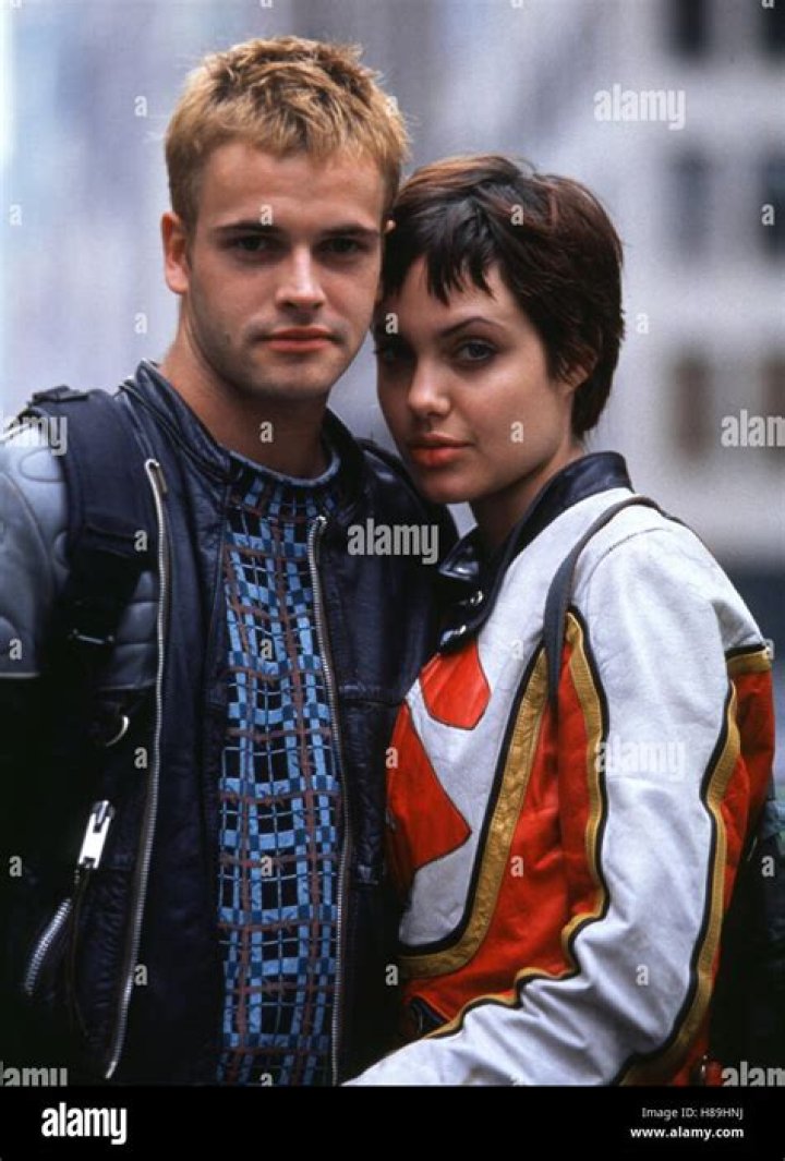 Did Angelina Jolie marry Jonny Lee Miller?