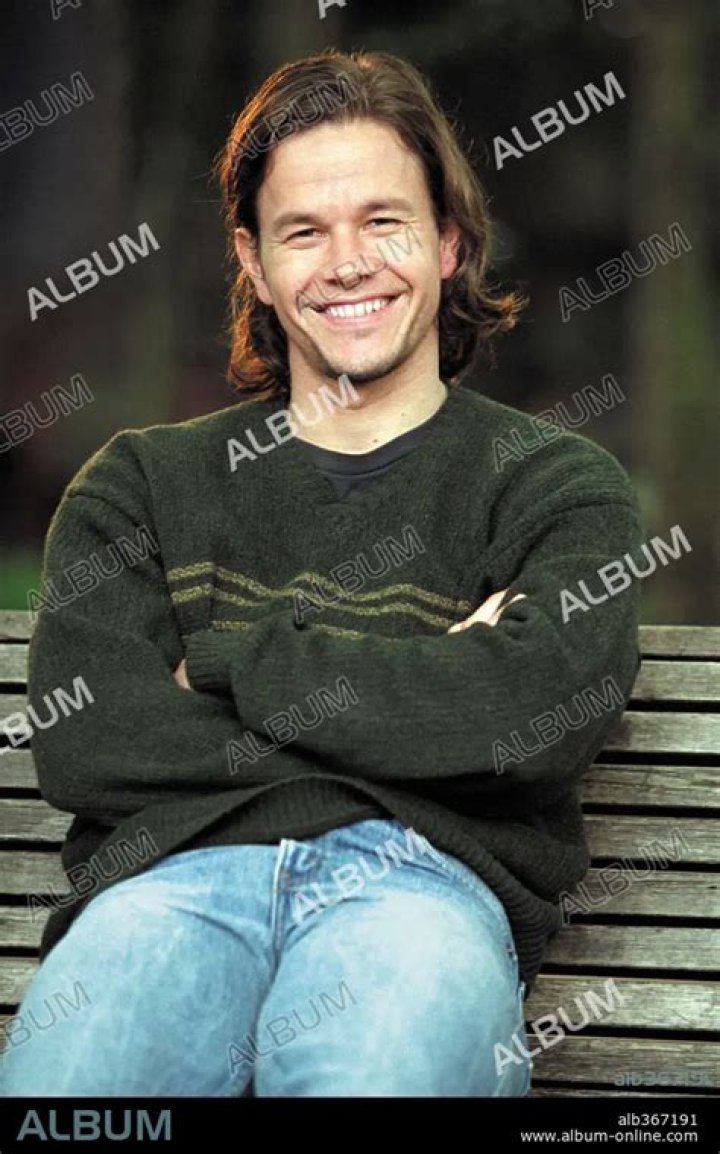 Did Mark Wahlberg really sing in rock star?