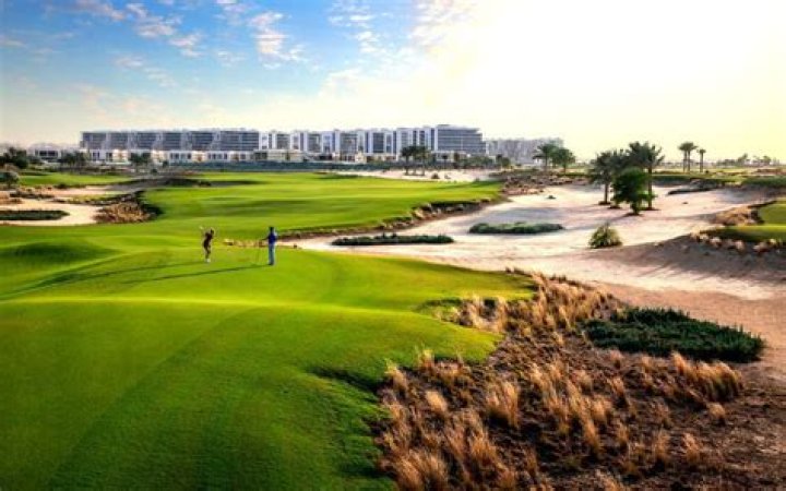 Did Tiger Woods build a golf course in Dubai?