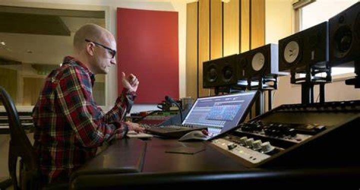 Do recording studios echo?