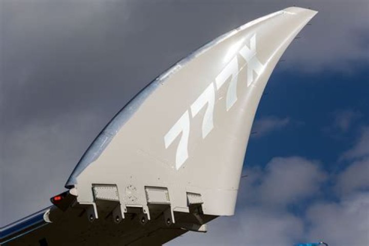 Does 777X have folding wingtips?