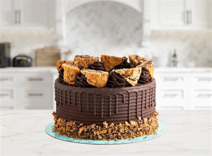 Does Bristol Farms have cake?
