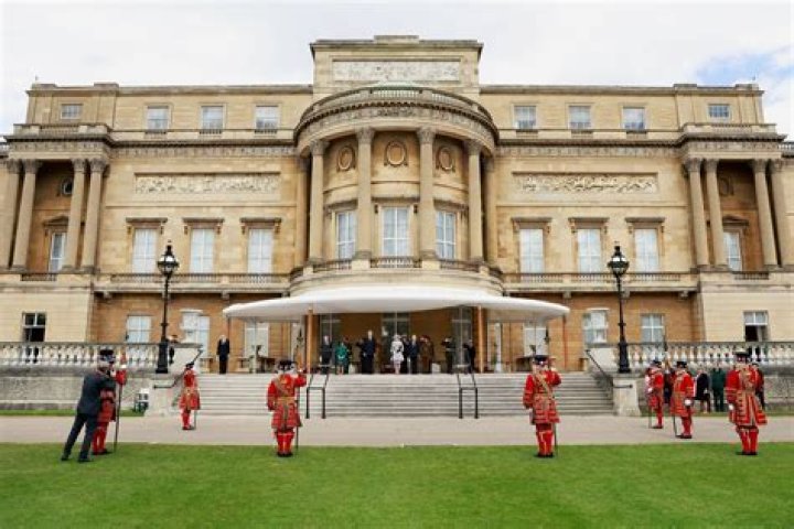 Does Buckingham Palace have its own police station?