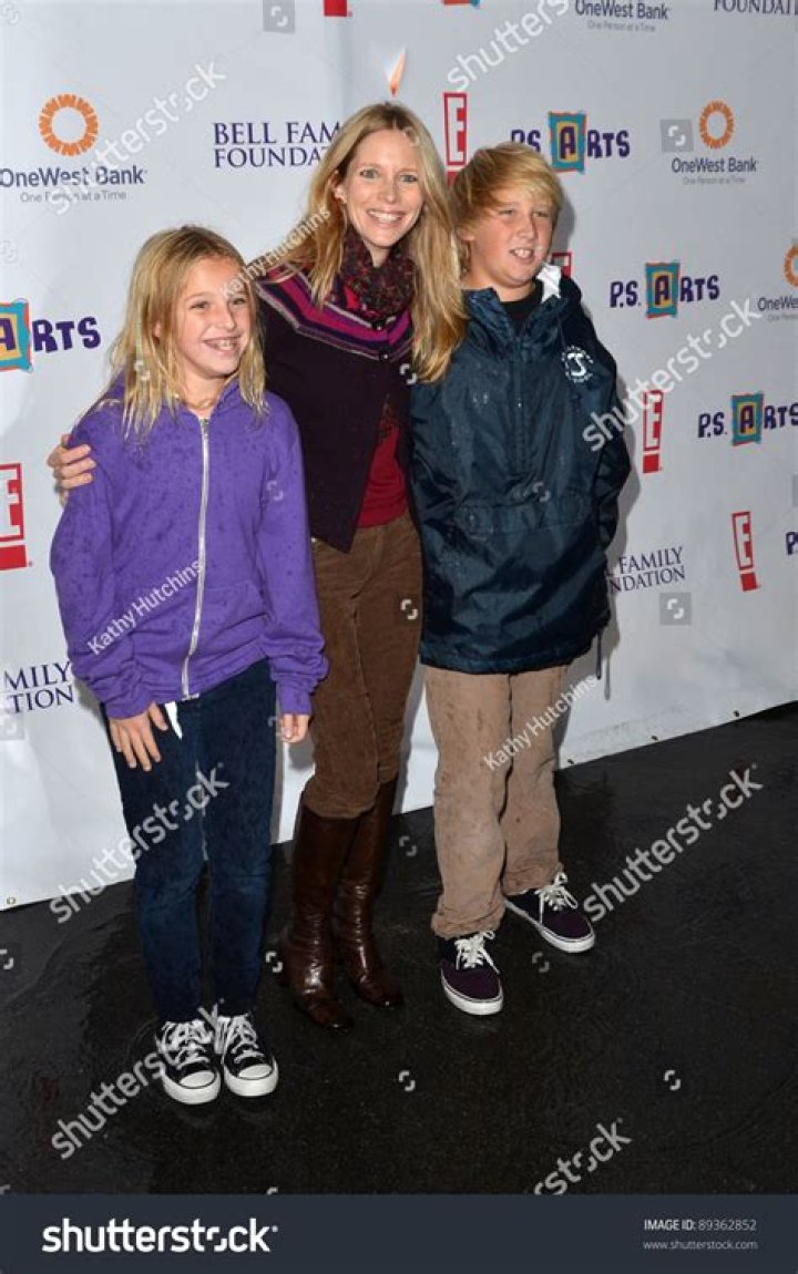 Does Lauralee Bell have siblings?