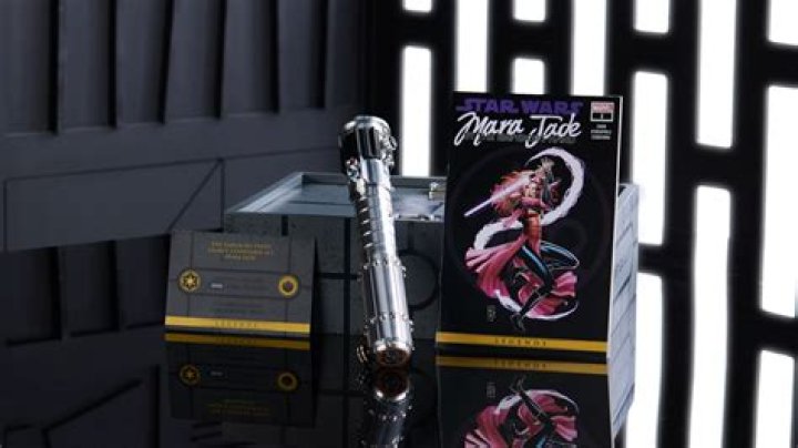 Does Mara Jade have a lightsaber?