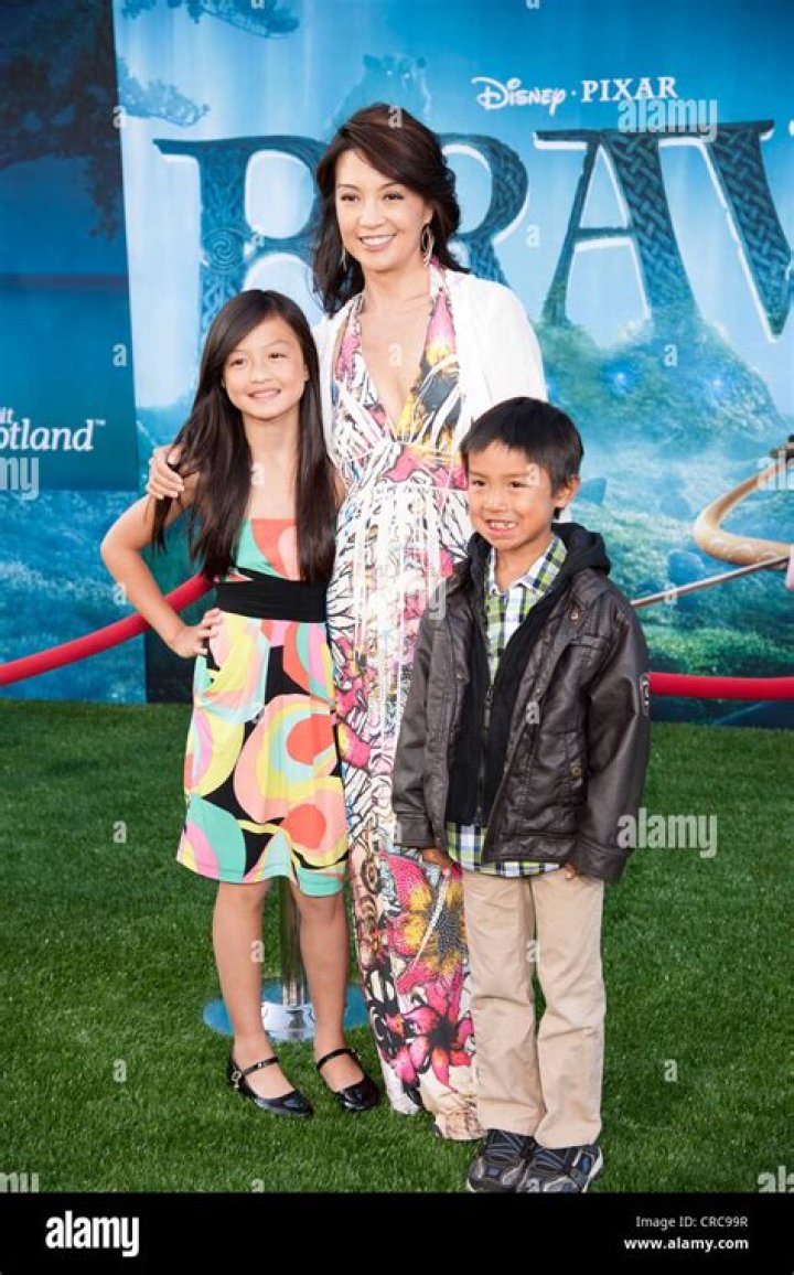 Does Ming-Na Wen have a brother?