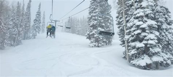 Does Powderhorn make snow?
