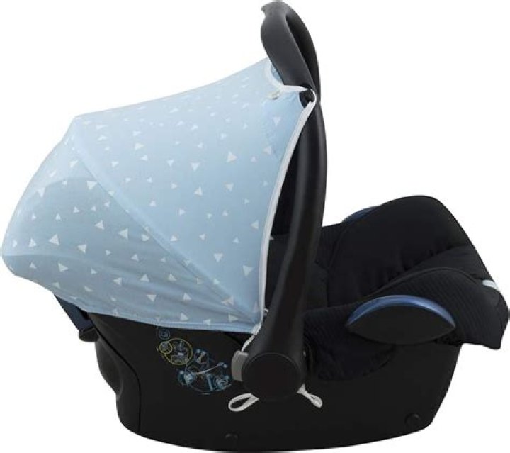 Does the CabrioFix have a hood?