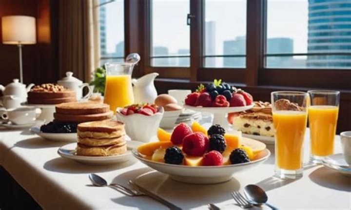 Does the Omni Hotel serve breakfast?
