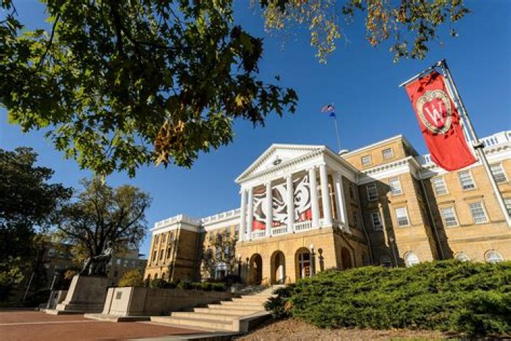 How big is the UW Madison freshman class?
