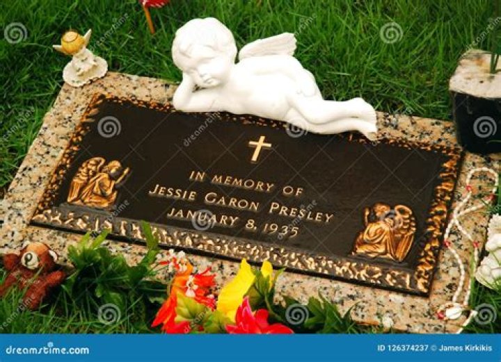 How did Jesse Garon Presley died?