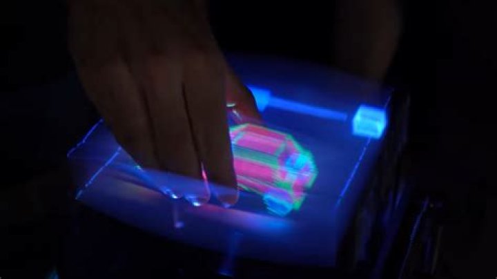 How do hologram lamps work?
