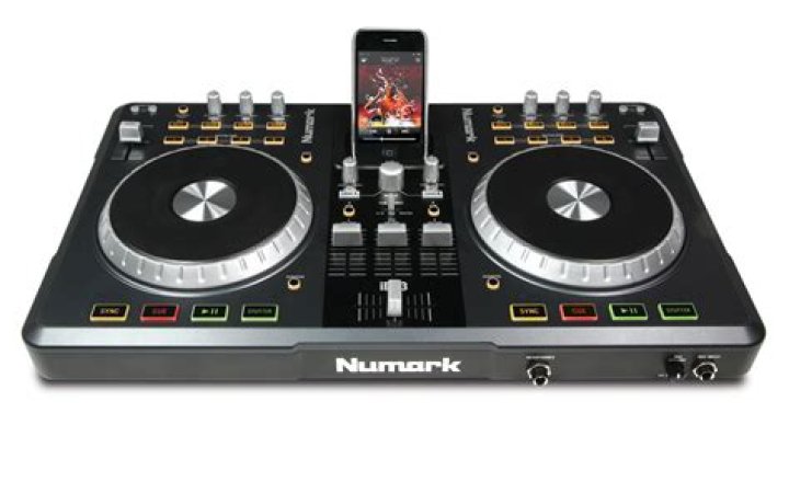 How do I connect my Numark iDJ3?