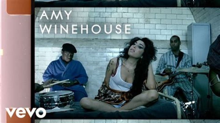 How do I dress like Amy Winehouse?