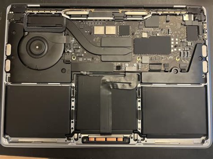 How do I remove the hard drive from my Macbook Pro 17 inch?