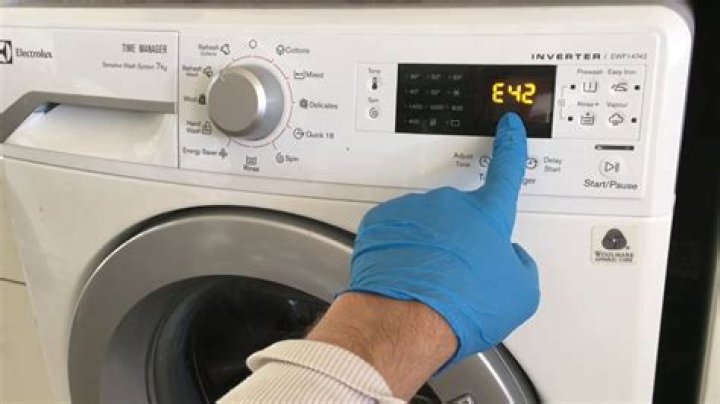 How do I reset my Electrolux ewf14742?