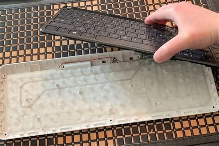 How do I shutdown my Mac with my keyboard?