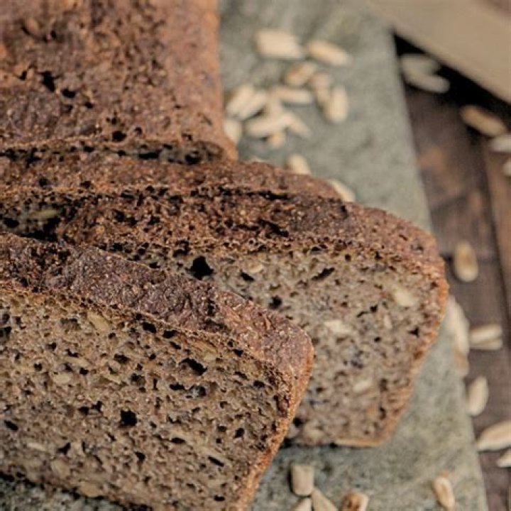 How do you eat Danish rye bread?