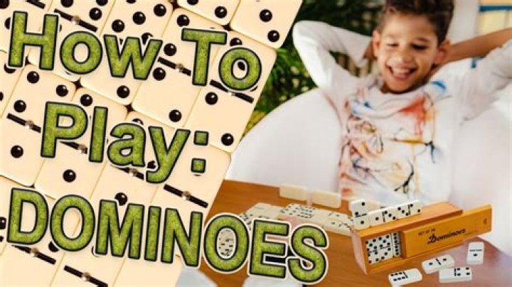 How do you play dominoes moon?
