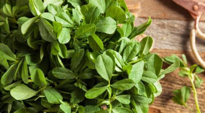 How do you reduce the bitterness of methi?