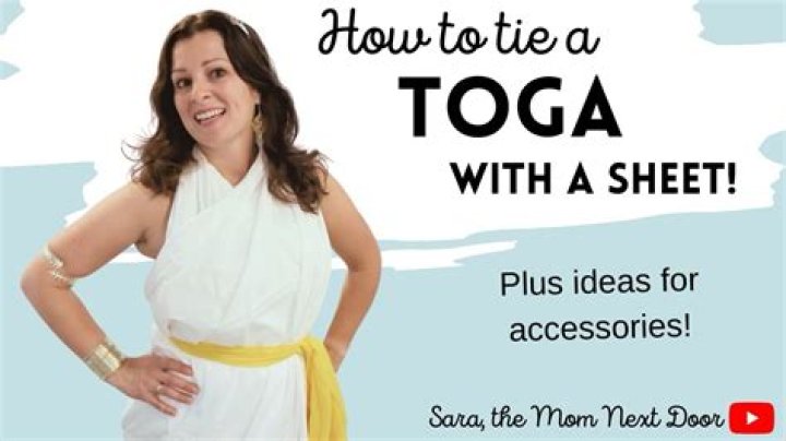 How do you tie a female toga?