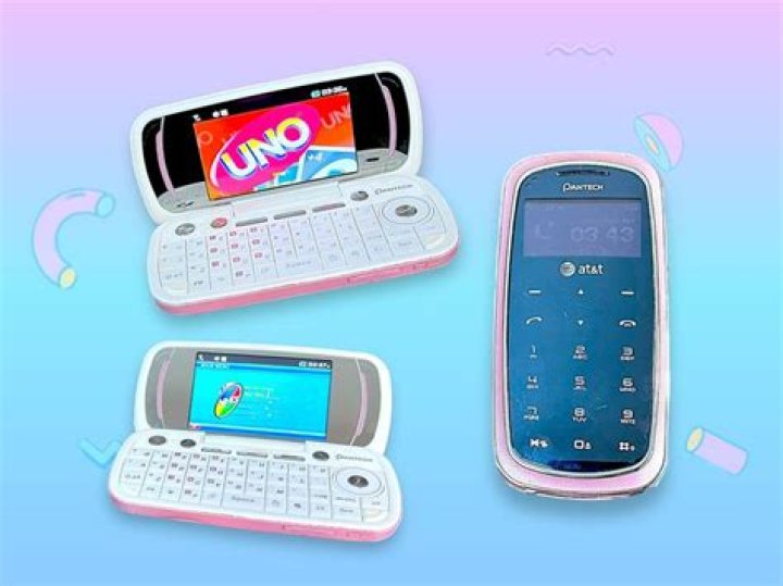 How do you turn on an old Pantech phone?