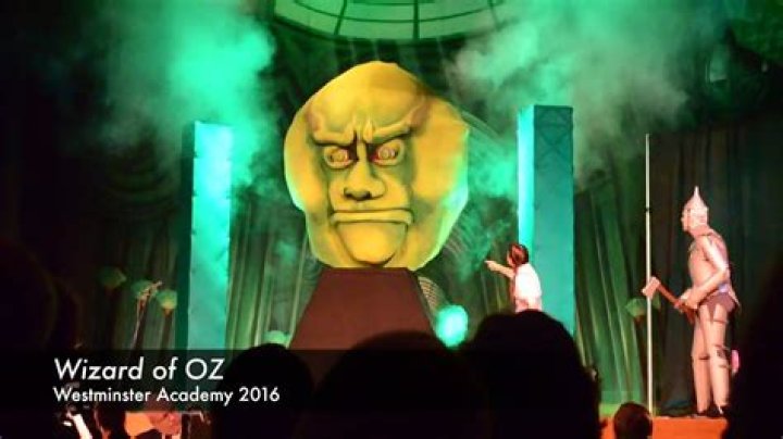 How does Oz describe himself?