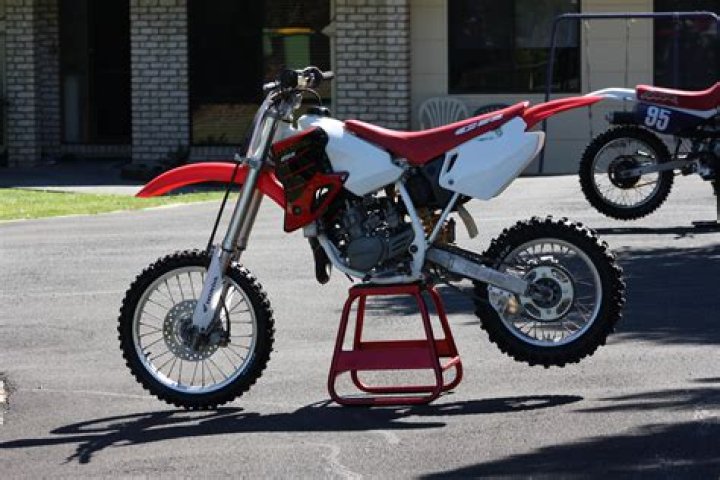 How fast does a 2001 cr80 go?