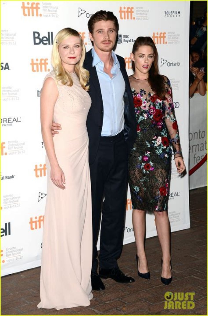 How long did Garrett Hedlund and Kirsten Dunst date?