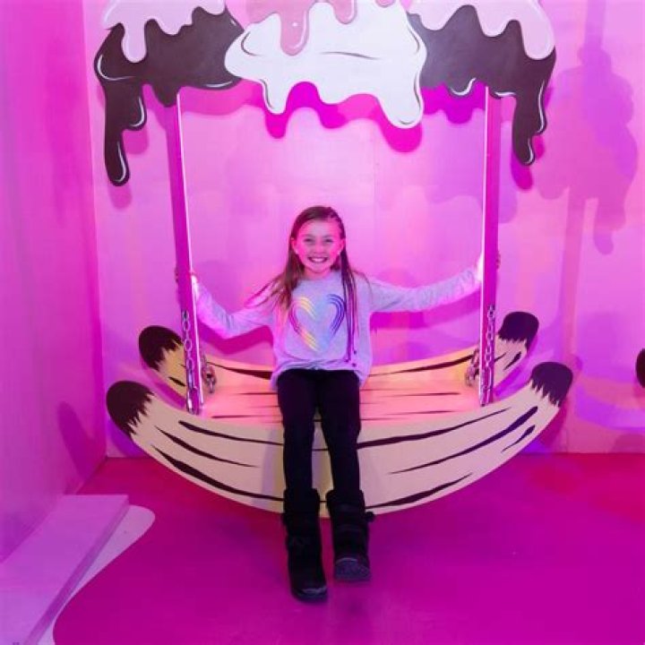How long does it take to walk through the Baltimore Aquarium?