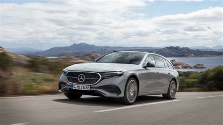 How long is a Mercedes E class in feet?