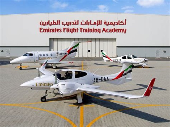 How long is the course at the Emirates Flight Training Academy?