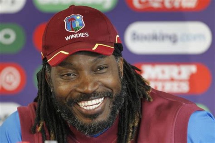 How many 6 does Chris Gayle have?