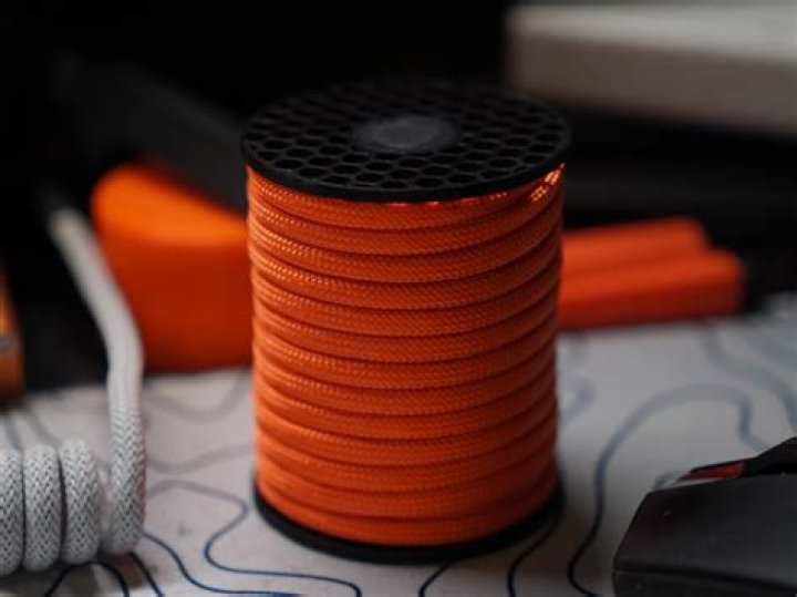 How many feet is a 550 cord spool?