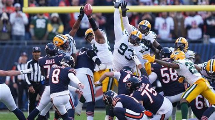 How many field goals were missed in the Green Bay game?