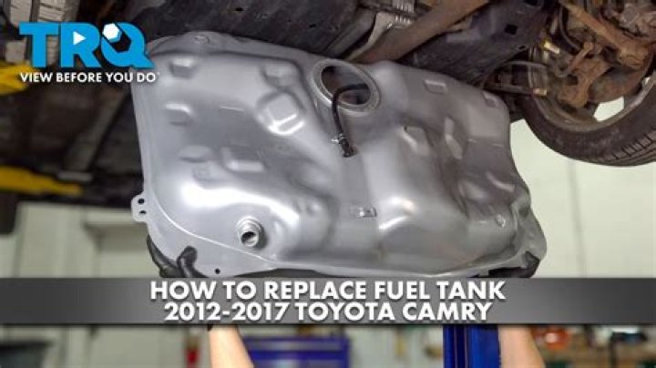 How many miles does a 2014 Toyota Camry get on a full tank?