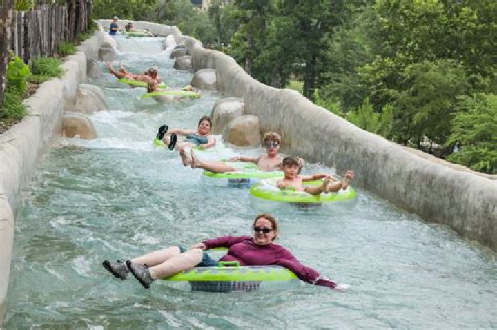 How many rides are at Schlitterbahn New Braunfels?