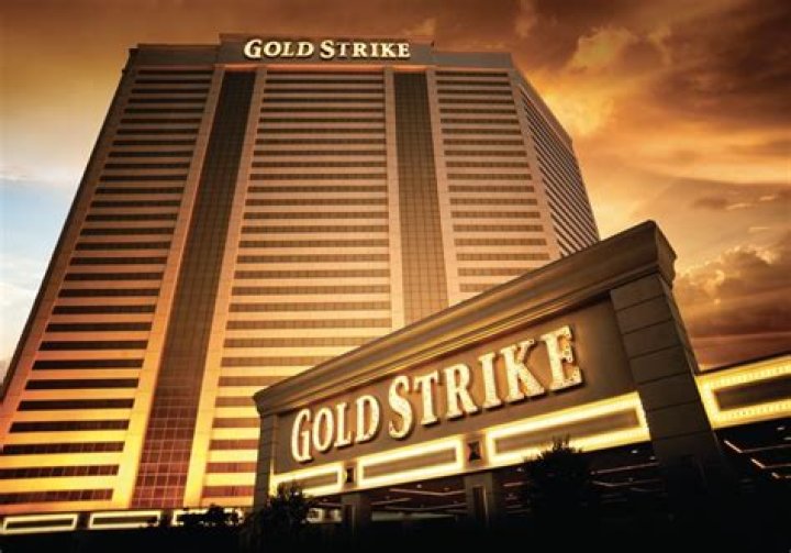 How many slots does Tunica Gold Strike have?
