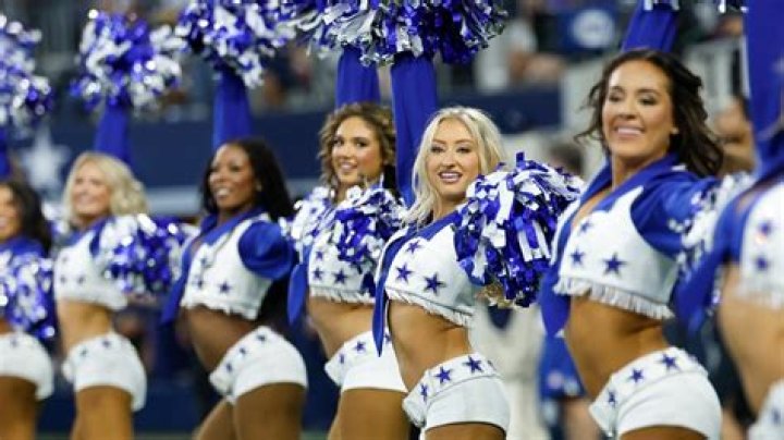 How much does a cheerleader coach make?