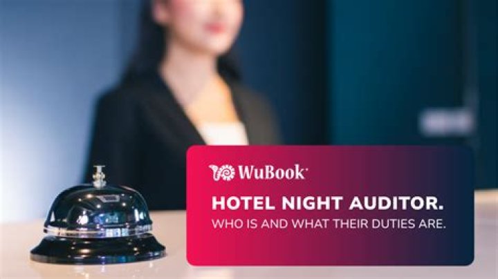 How much does a night auditor make at a hotel?