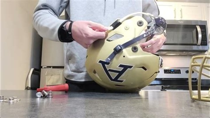 How much does a Riddell rep make?